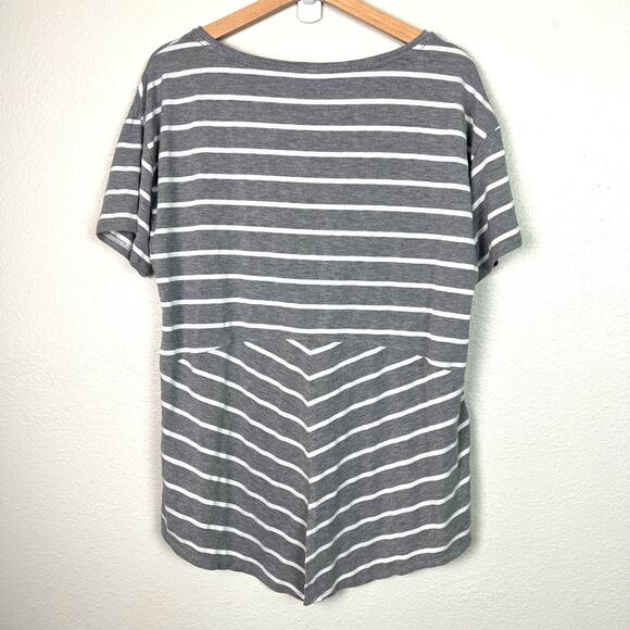 Chico's Zenergy Gray White Stripe Hi Low Short Sleeve Tunic Top Size 2(US 12/14) - Picture 7 of 7